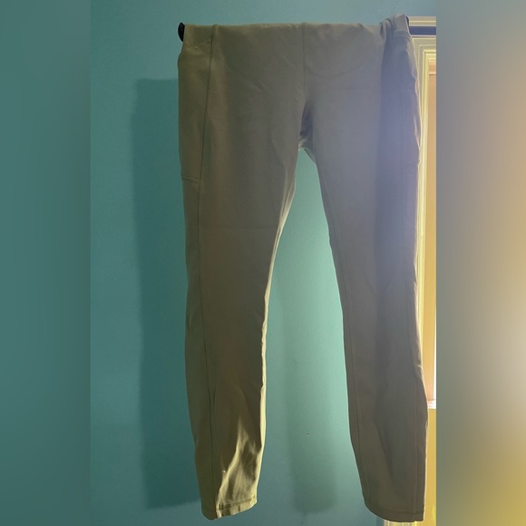 Lulu Lemmon fast and free leggings Size 8 - Picture 8 of 8